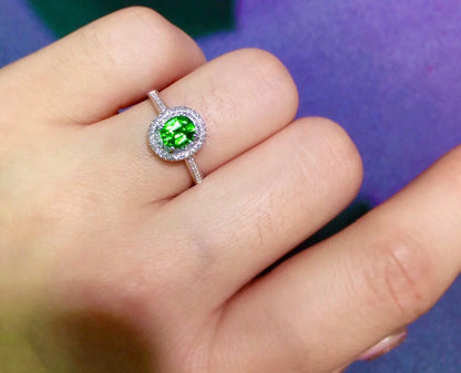 Ring 18K White Gold 0.7ct Tsavorite Gemstones Diamonds Female