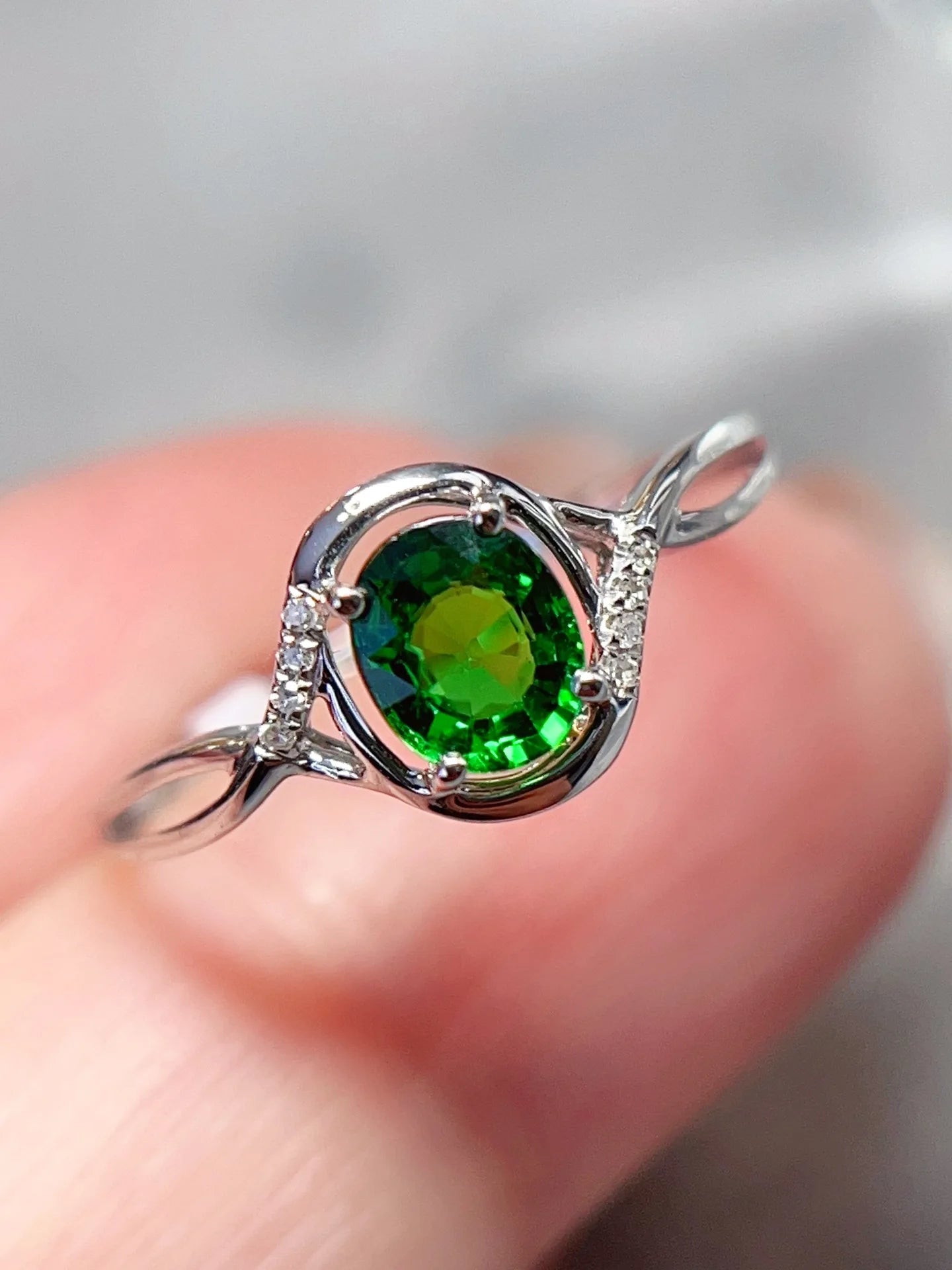 Ring 18K White Gold 0.6ct Tsavorite Gemstones Diamonds Female Wedding