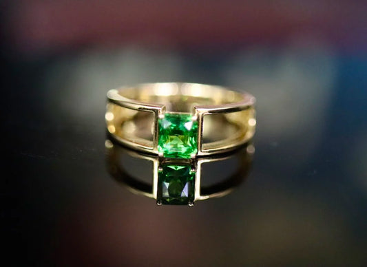 Ring 18K Gold 1.05ct Tsavorite Gemstones Diamonds Female's