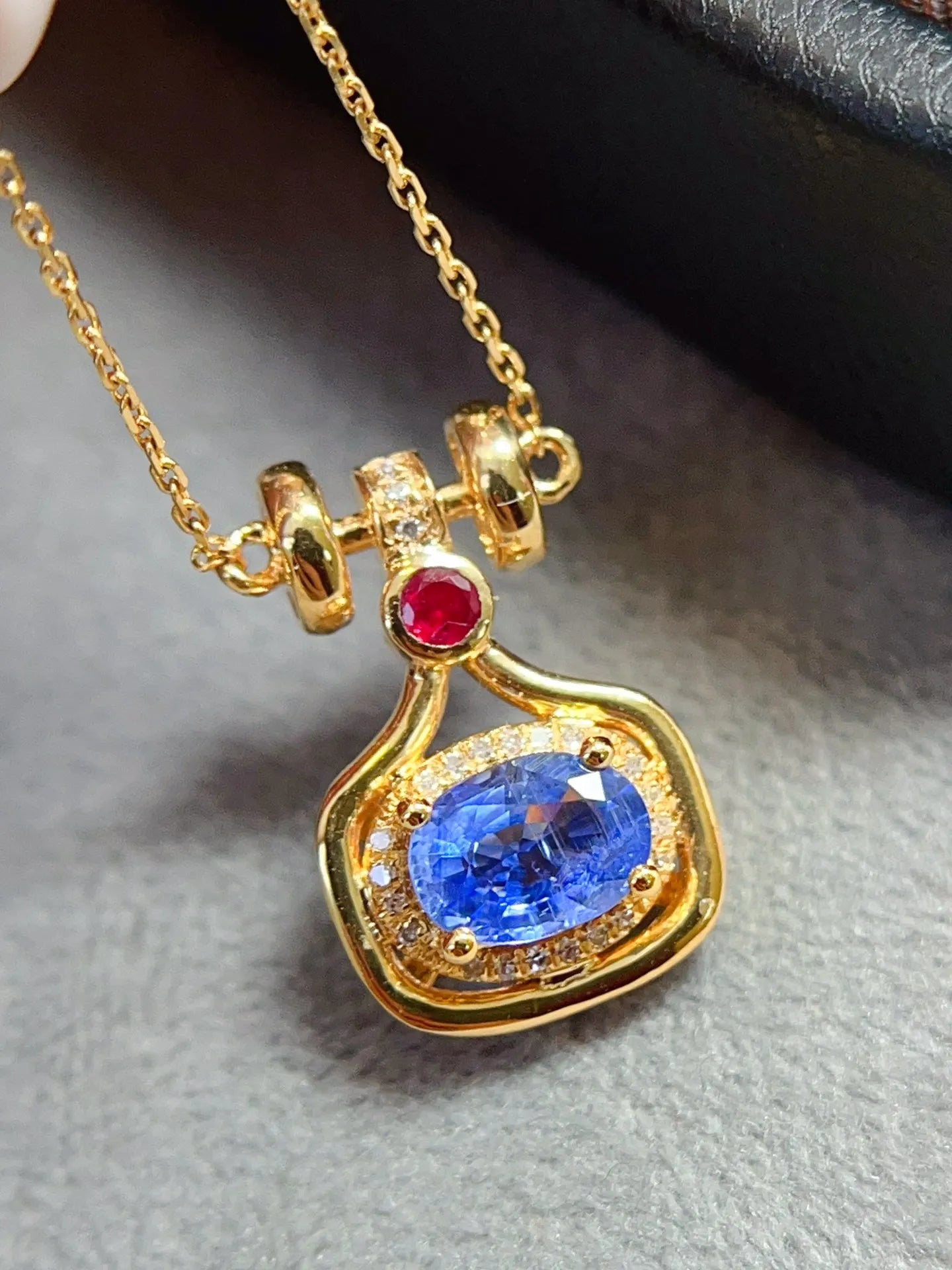 Necklace 18K Yellow Gold 1ct Blue Sapphire Diamonds Pendant Female's