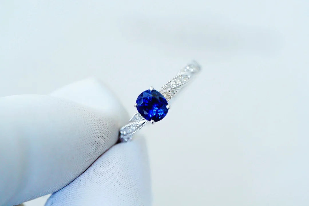 Ring 18K Gold 0.88ct Blue Sapphire Gemstone Diamonds Stone Female