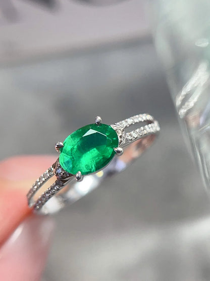 Ring 18K Gold 0.7ct Green Emerald Gemstones Diamonds Female's