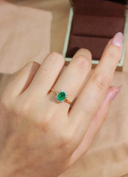 Ring 18K Gold 0.76ct Green Emerald Gemstones Diamonds Female's