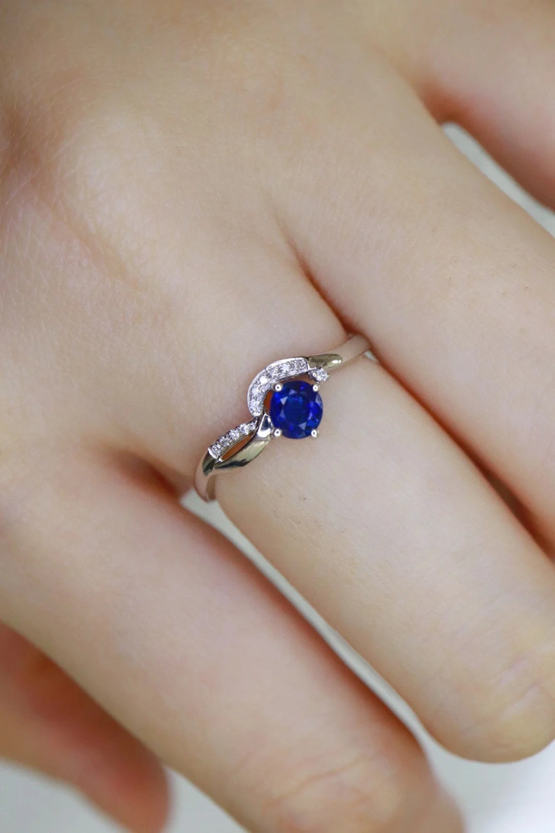 Ring 18K Gold 0.38ct Royal Blue Sapphire Gemstones Diamonds Female's