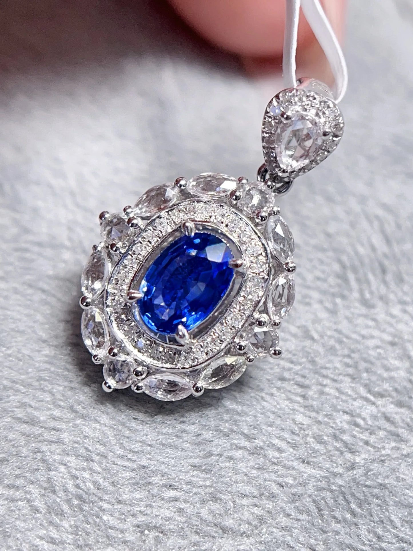 Pendant 18K Gold 0.6ct Cornflower Blue Sapphire Gemstones Necklace