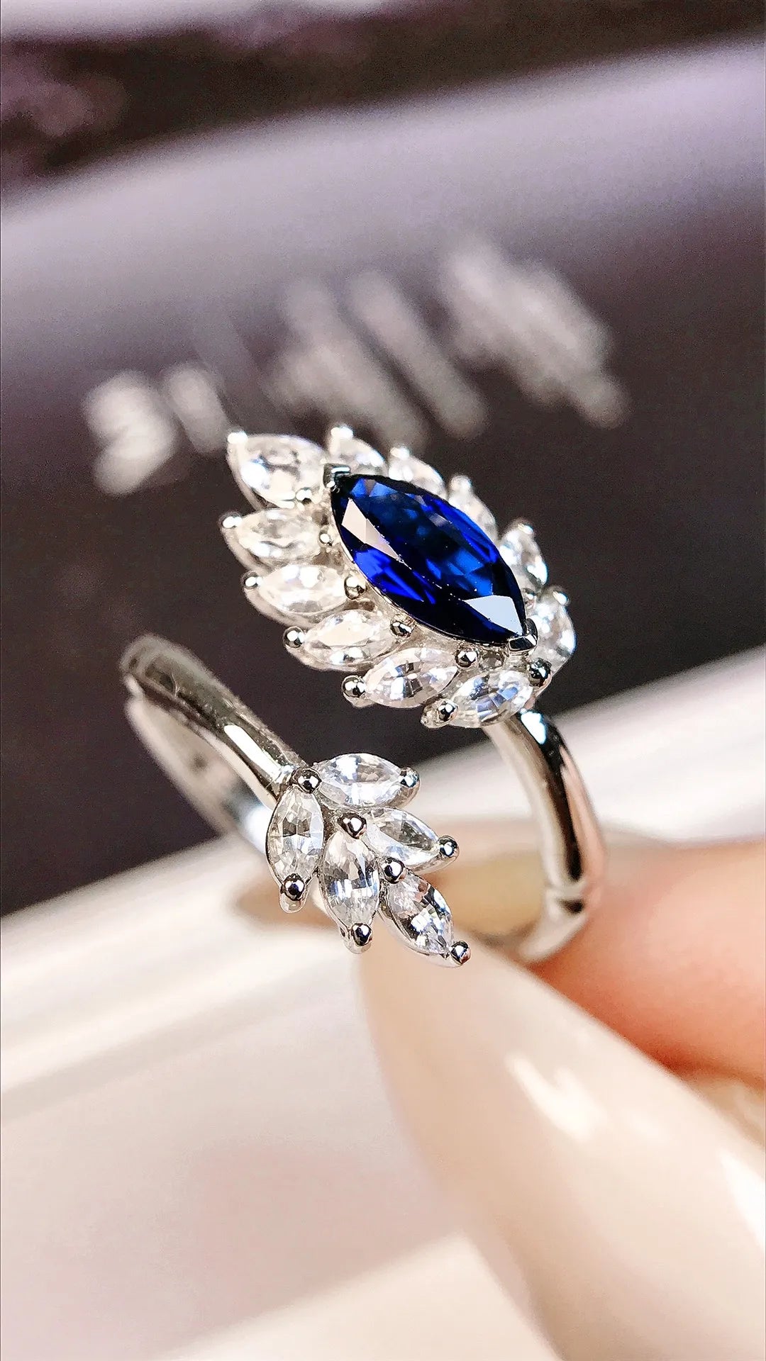 Ring 18K Gold 0.62ct Blue Sapphire Gemstone Diamonds Female Fine