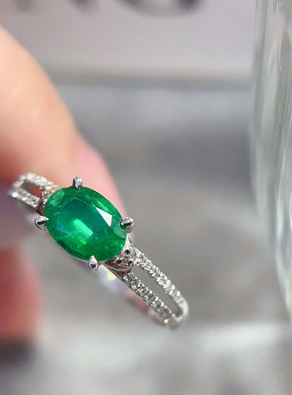 Ring 18K Gold 0.7ct Green Emerald Gemstones Diamonds Female's