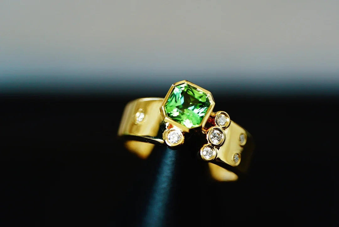 Ring 18K Gold 1ct Green Tourmaline Gemstones Diamonds Female