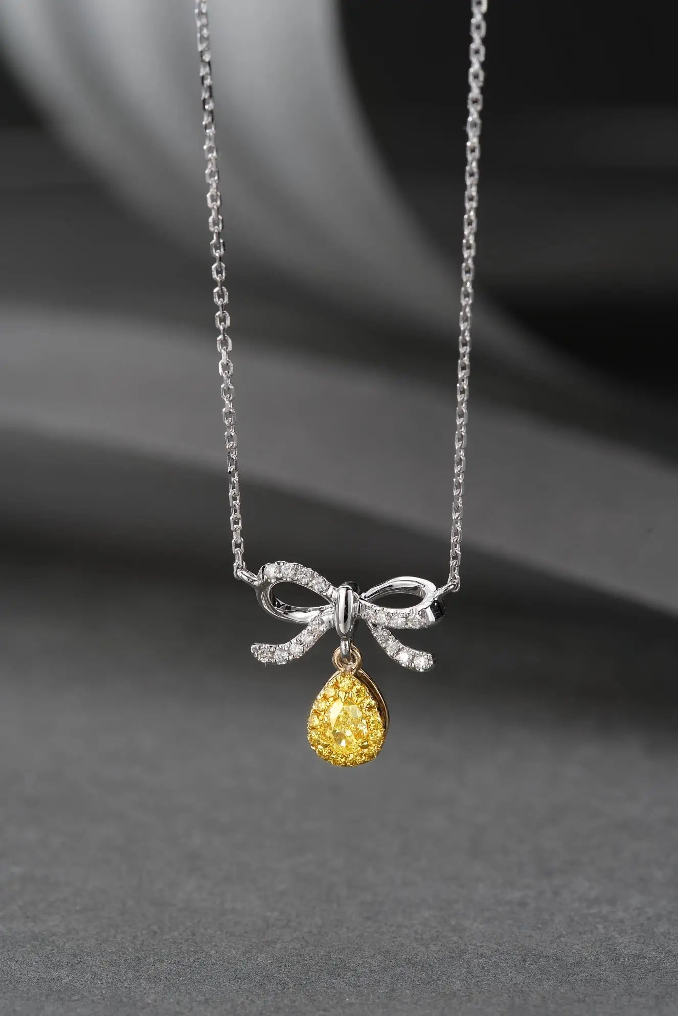 Necklace 18K Gold 0.13ct Yellow Diamonds Pendant Female's