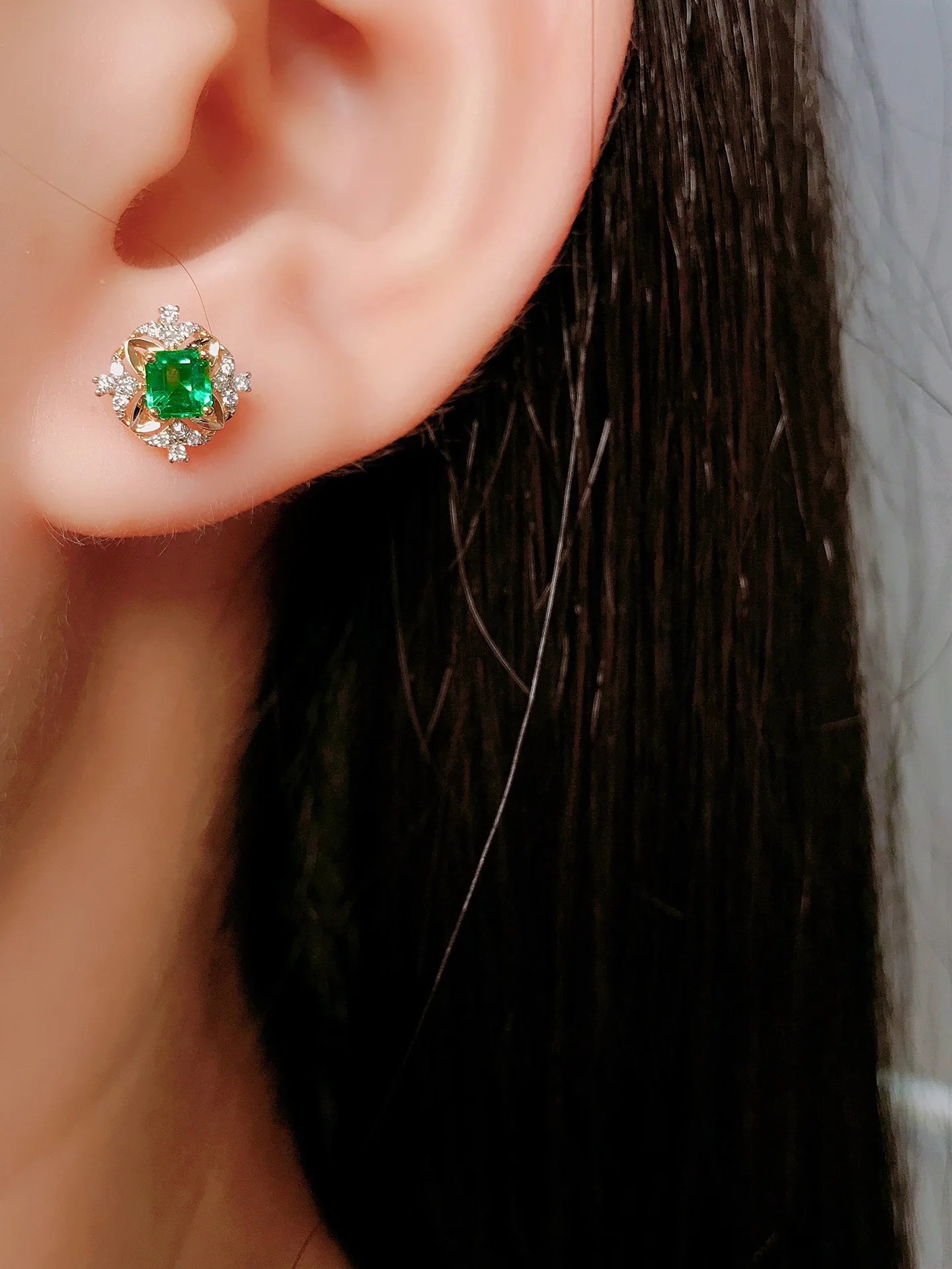 Earrings 18K Gold 0.54ct Vivid Green Emerald Stud Female's Holiday