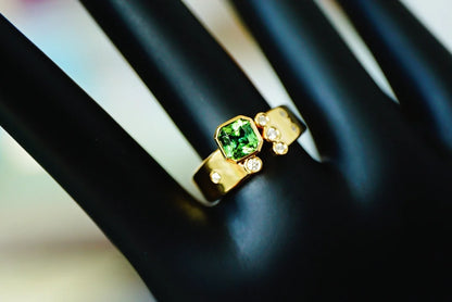 Ring 18K Gold 1ct Green Tourmaline Gemstones Diamonds Female