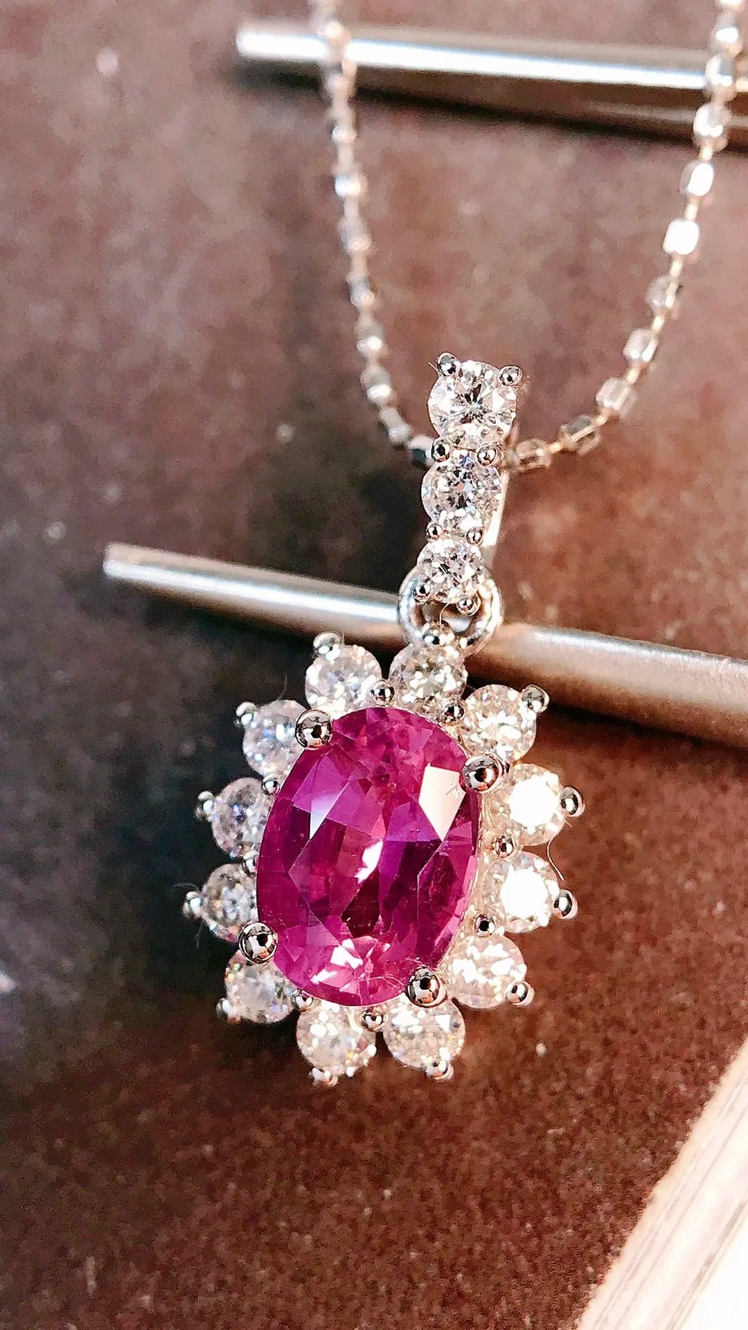 Pendant 18K White Gold 0.74ct Pink Sapphire Gemstones Necklace for Women