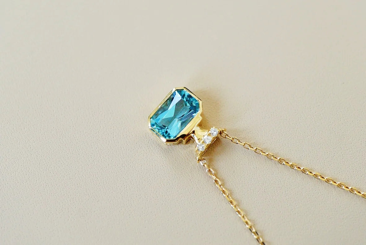 Necklace 18K Gold 0.75ct Blue Aquamarine Gemstone Pendant Female's