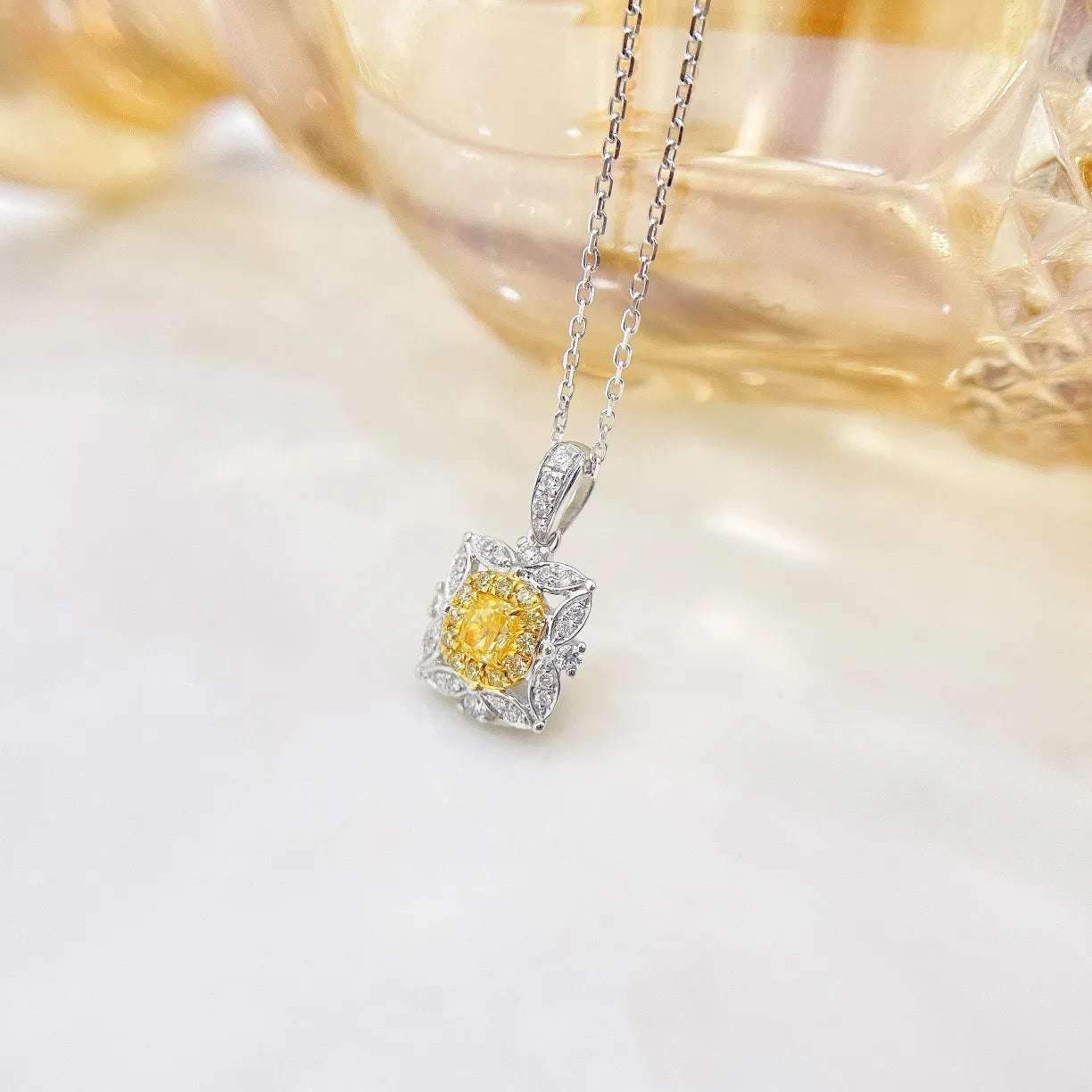 Necklace 18K Gold 0.18ct Yellow Diamonds Pendant Female's