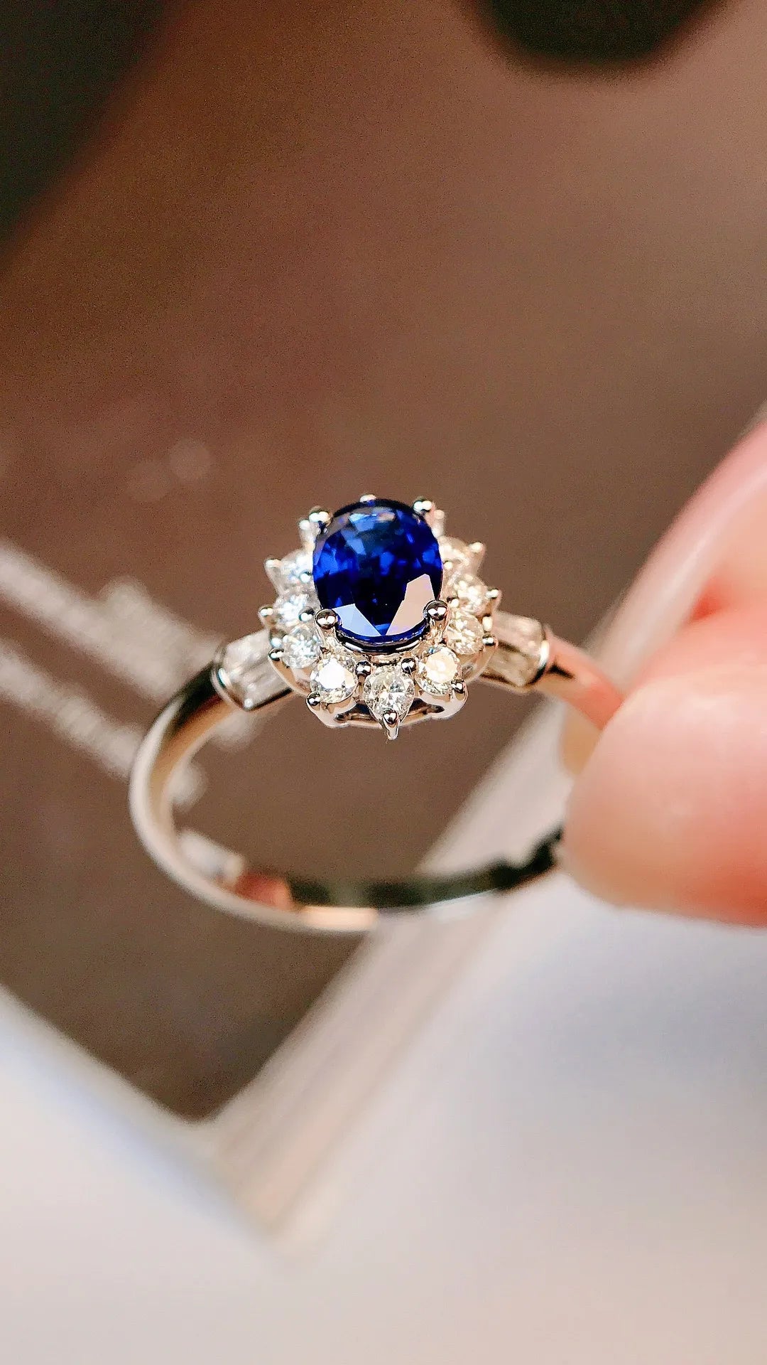 Ring 18K Gold 0.70ct Blue Sapphire Gemstones Diamonds Female's