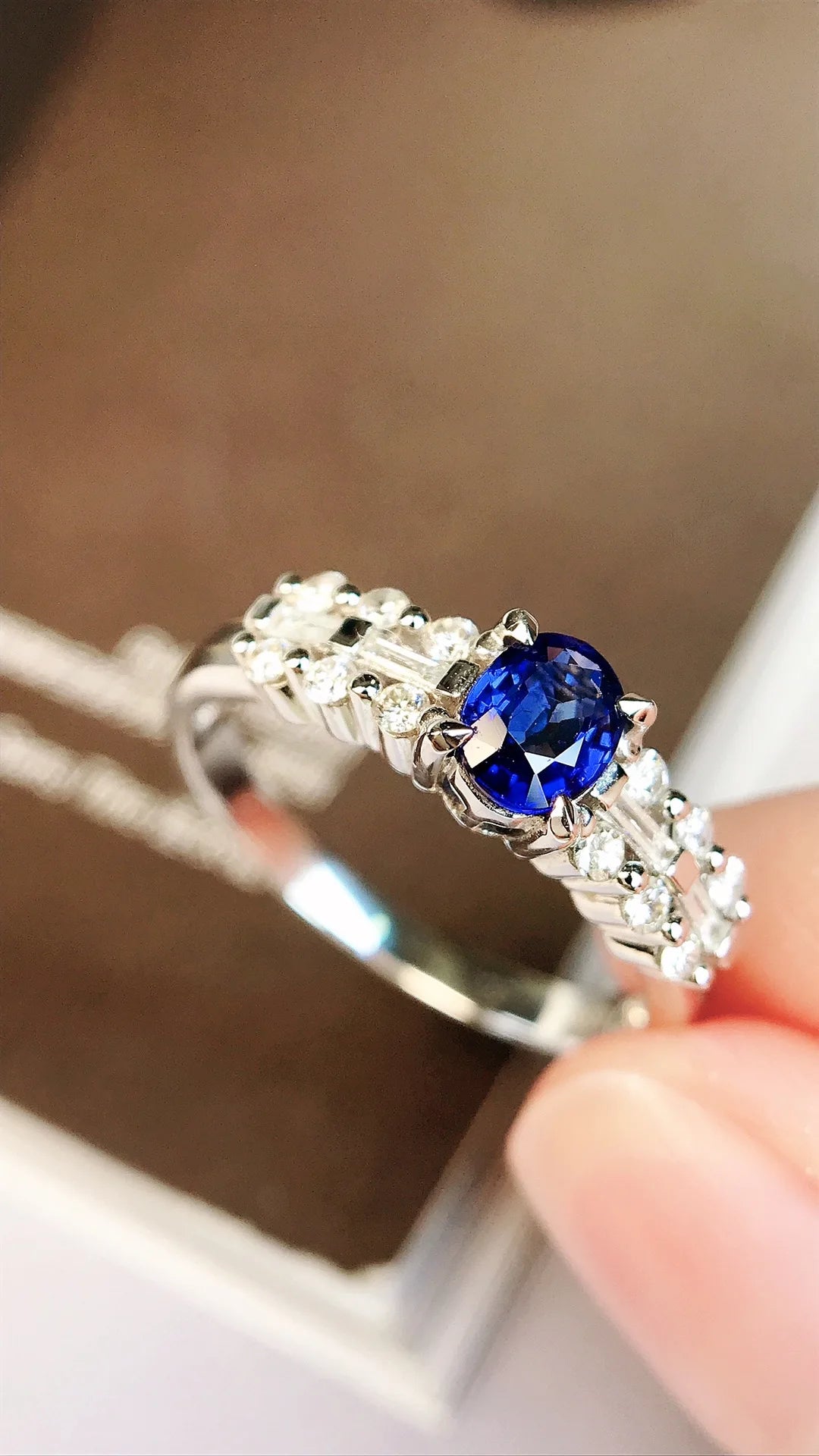 Ring 18K Gold 0.60ct Blue Sapphire Gemstones Diamonds Female's