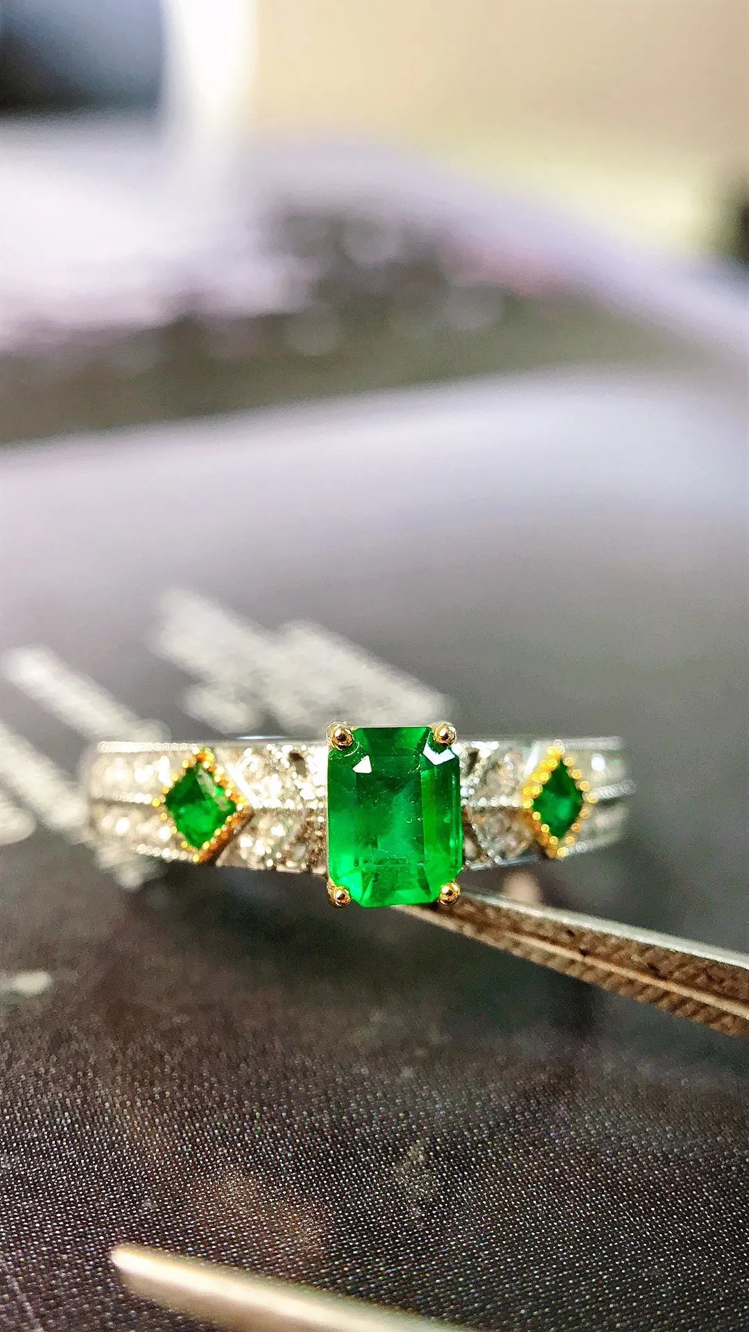 Ring 18K Gold 0.431ct Vivid Green Emerald Gemstones Men's Fine