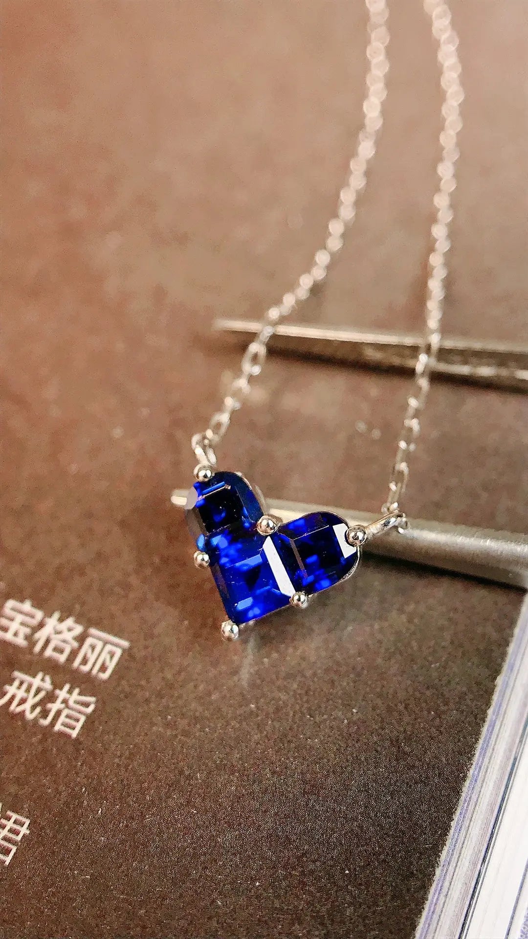 Necklace 18K White Gold 0.62ct Blue Sapphire Diamonds Pendant Female's