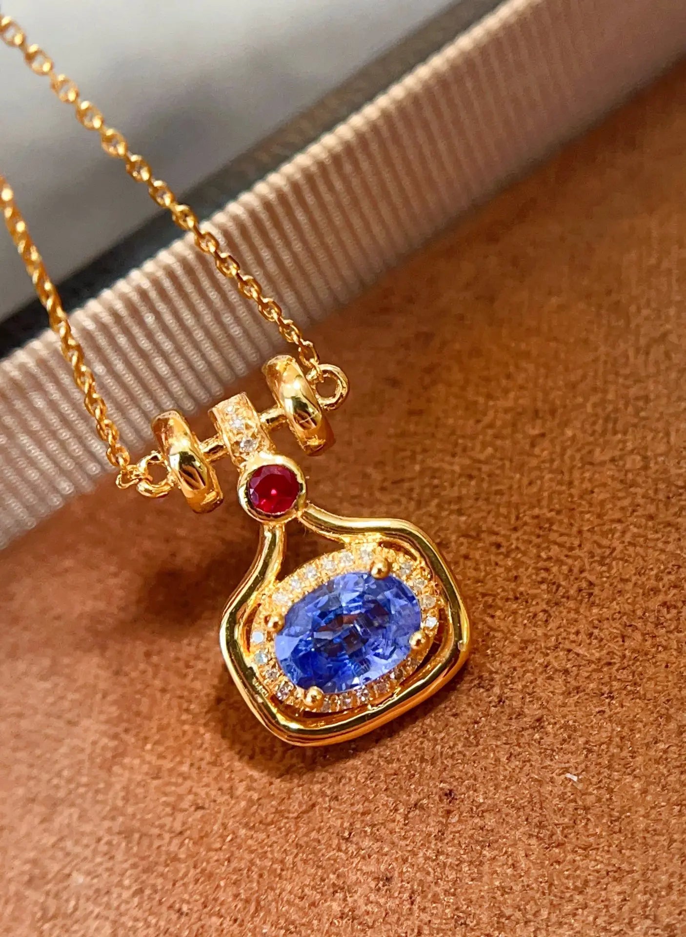 Necklace 18K Yellow Gold 1ct Blue Sapphire Diamonds Pendant Female's