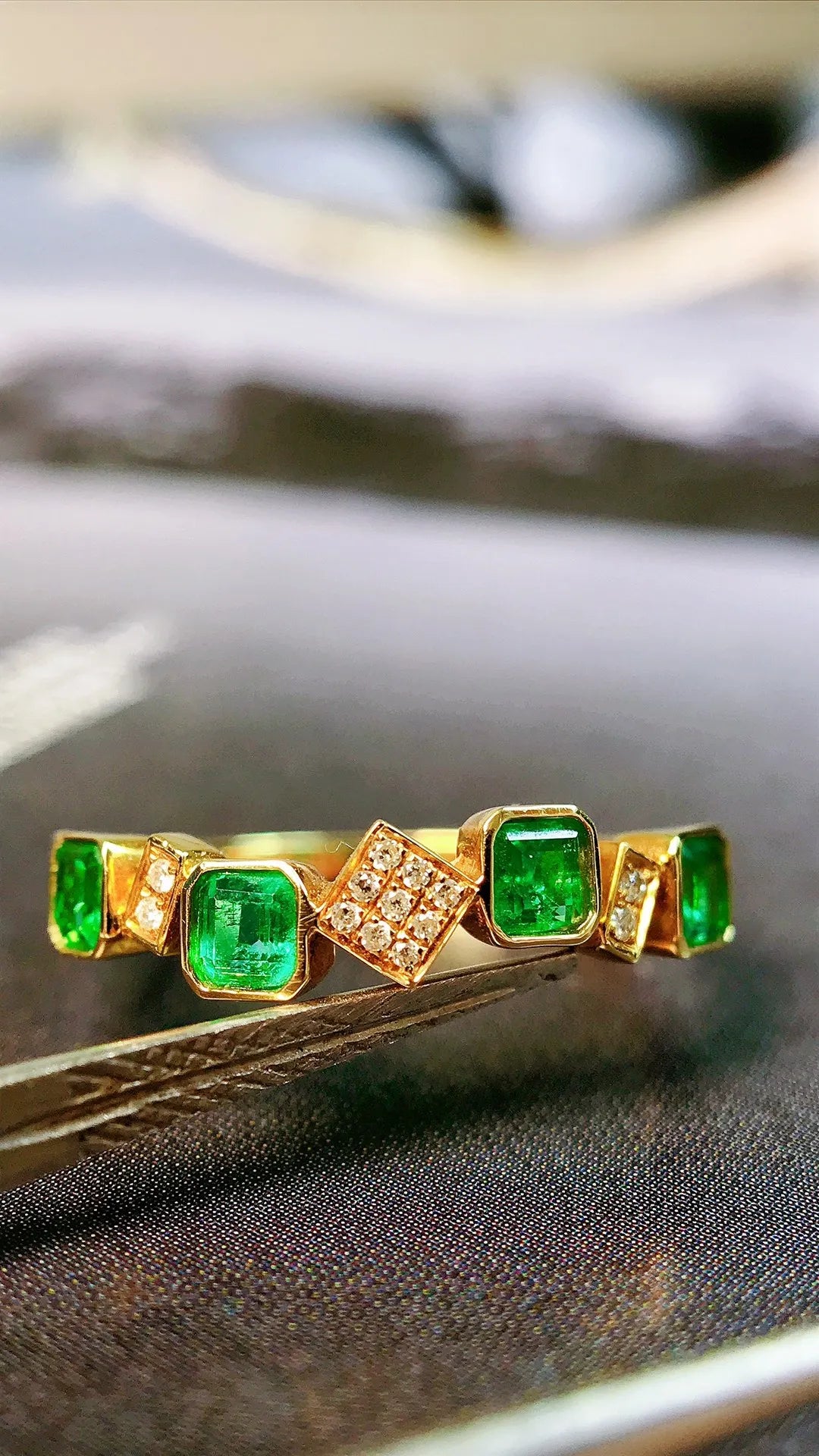 Ring 18K Gold 0.55ct Green Emerald Gemstones Diamonds Female Fine