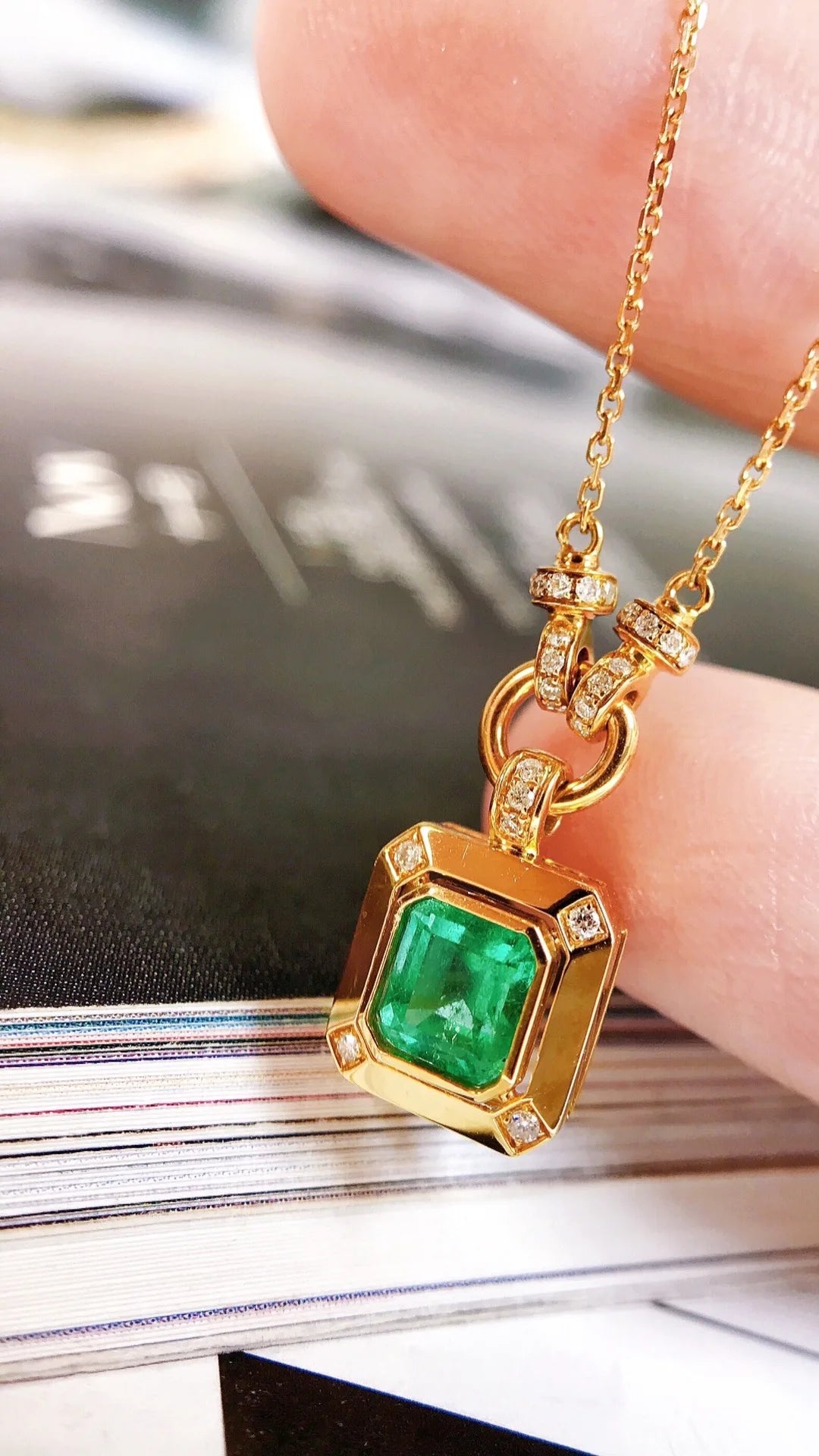 Necklace 18K Gold 0.53ct Green Emerald Diamonds Pendant Female's