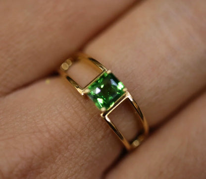 Ring 18K Gold 1.05ct Tsavorite Gemstones Diamonds Female's