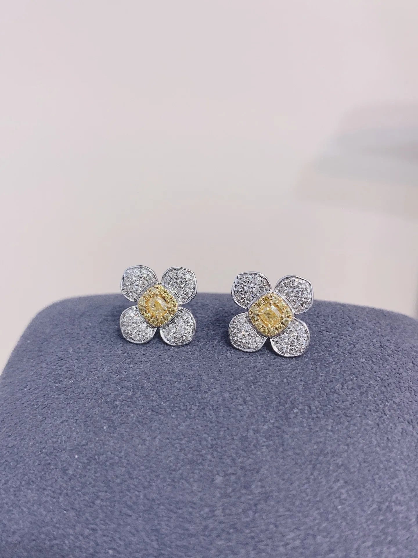 Earrings 18K Gold 0.26ct Yellow Diamonds Drop Female's Fine