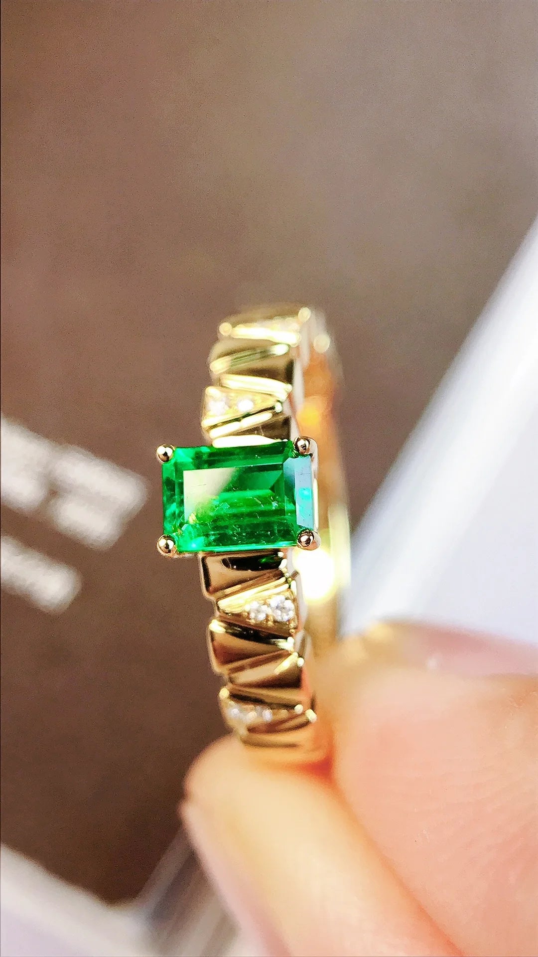 Ring 18K Gold 0.41ct Green Emerald Gemstones Male's