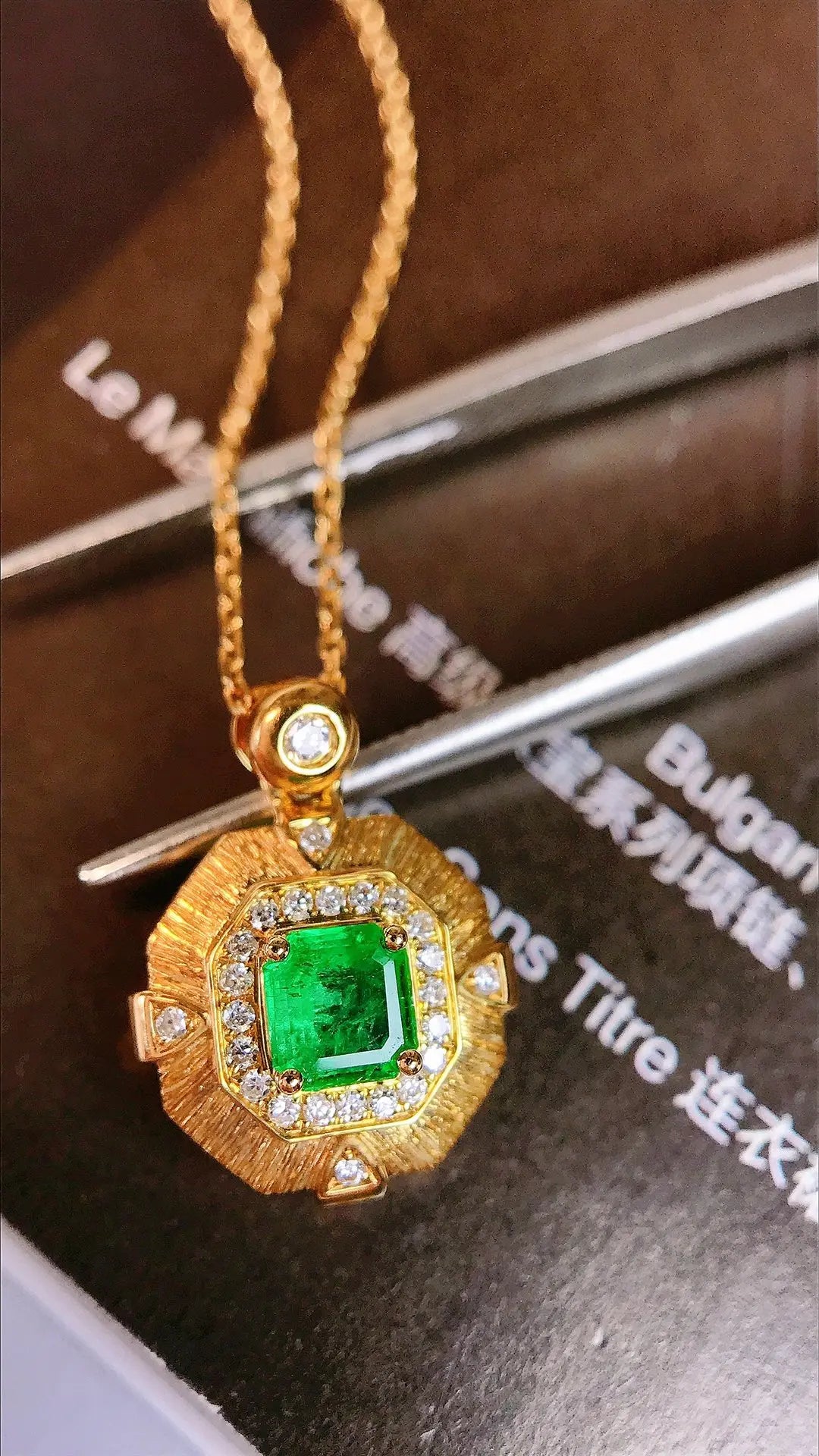 Necklace 18K Gold 0.33ct Green Emerald Diamonds Pendant Female's