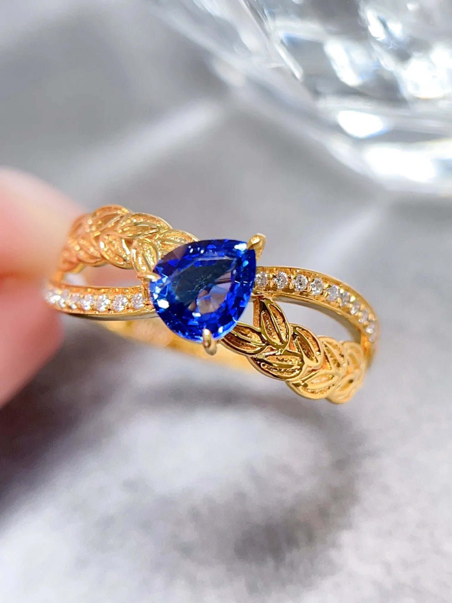 Ring 18K Gold 0.75ct Cornflower Blue Sapphire Diamonds Female's