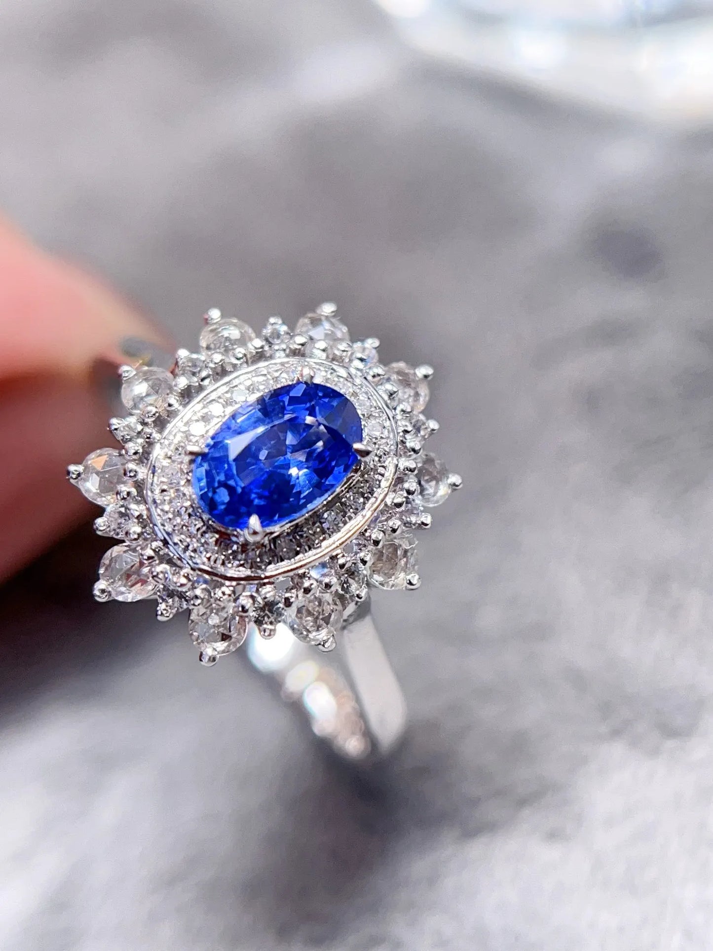 Ring 18K Gold 0.6ct Natural Cornflower Blue Sapphire Gemstones