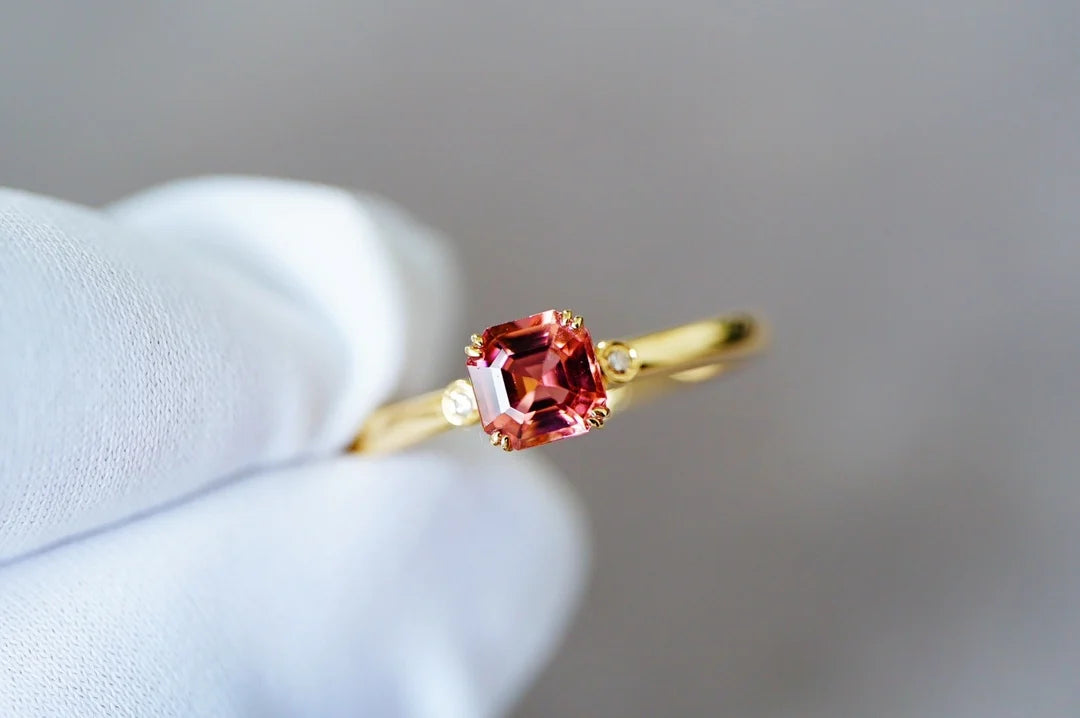 Ring 18K Gold 0.63ct Red Tourmaline Gemstones Diamonds Female