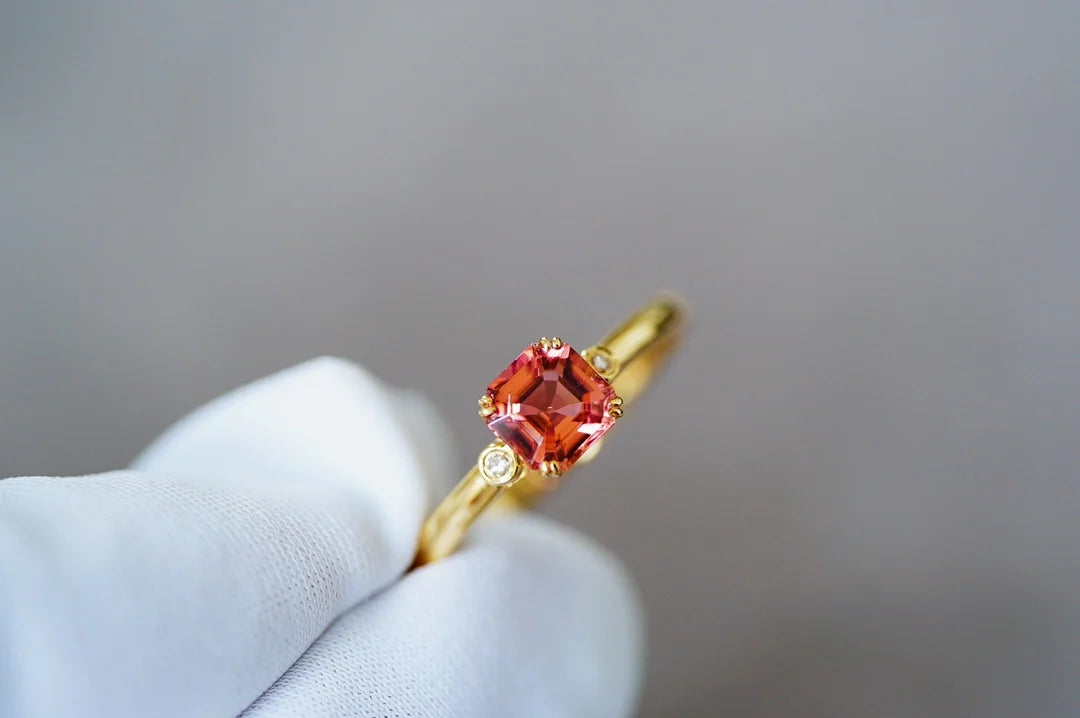 Ring 18K Gold 0.63ct Red Tourmaline Gemstones Diamonds Female