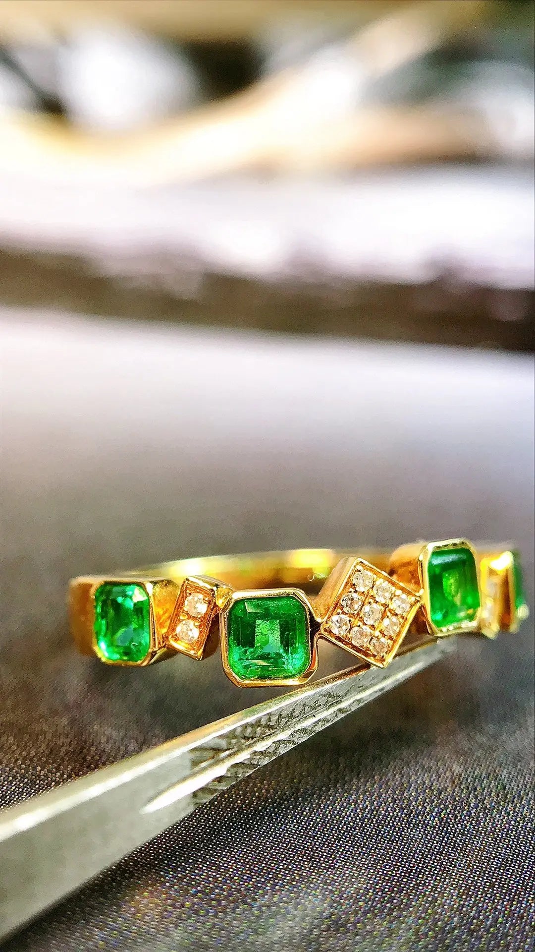 Ring 18K Gold 0.55ct Green Emerald Gemstones Diamonds Female Fine