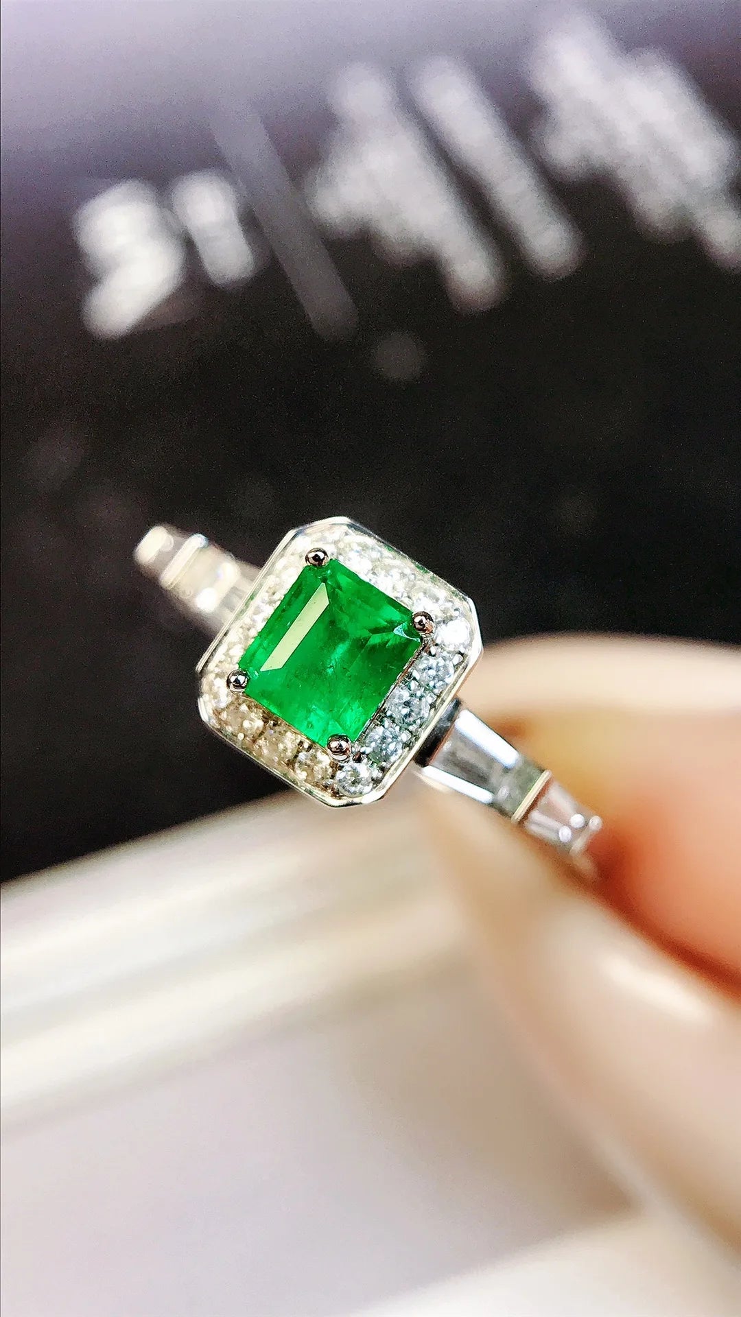 Ring 18K Gold 0.39ct Green Emerald Gemstone for Men Fine Jewelry