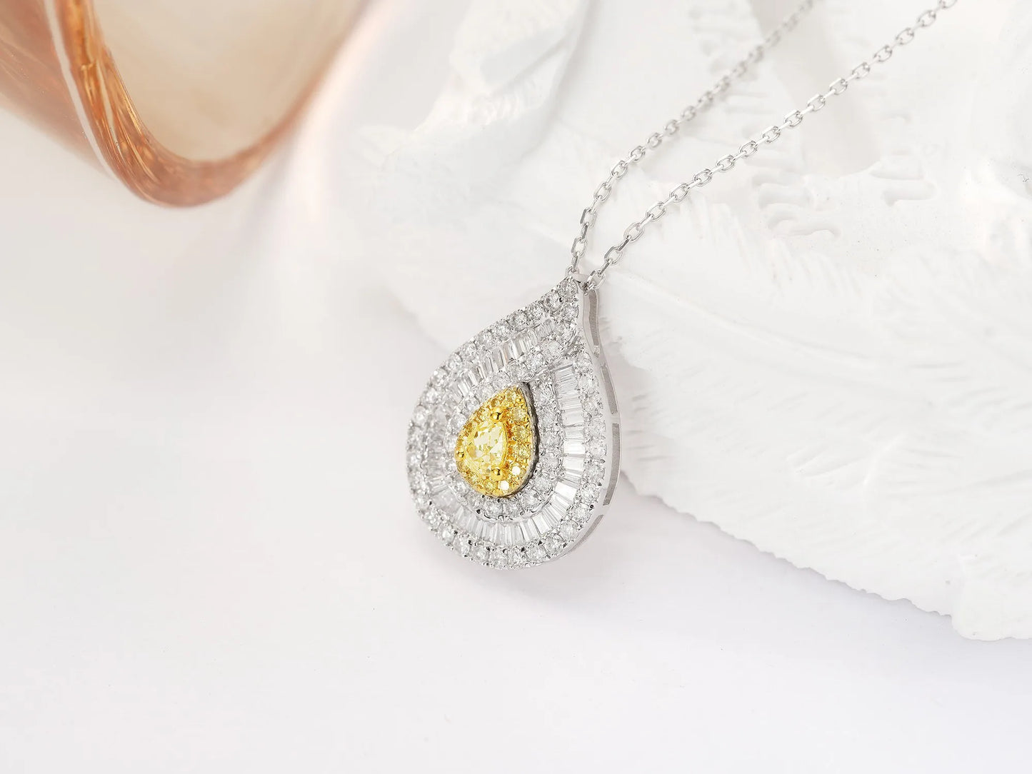 Necklace 18K Gold 0.11ct Yellow Diamonds Pendants Female's