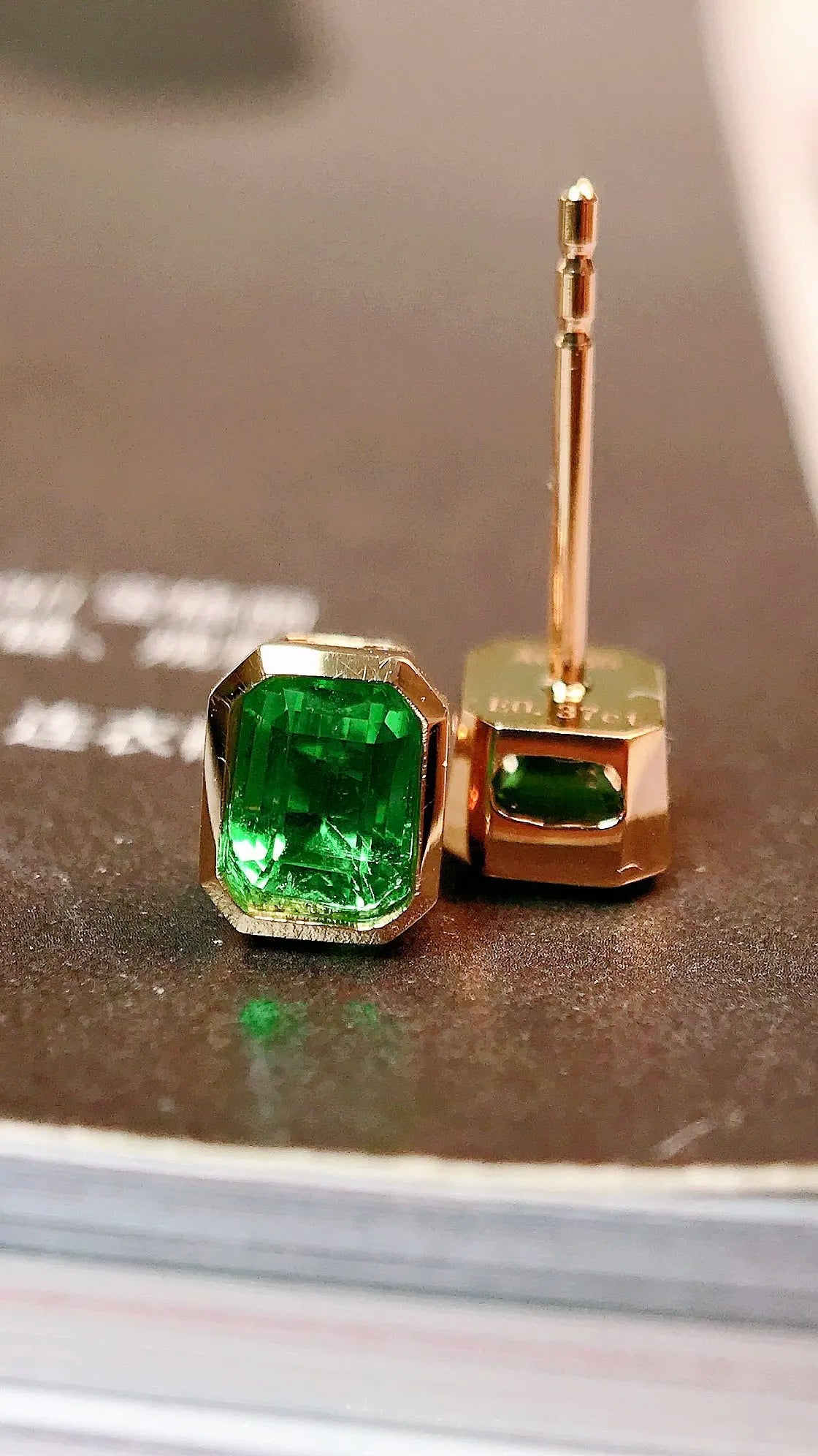 Earrings 18K Gold 0.75ct Vivid Green Emerald Stud Female's Holiday