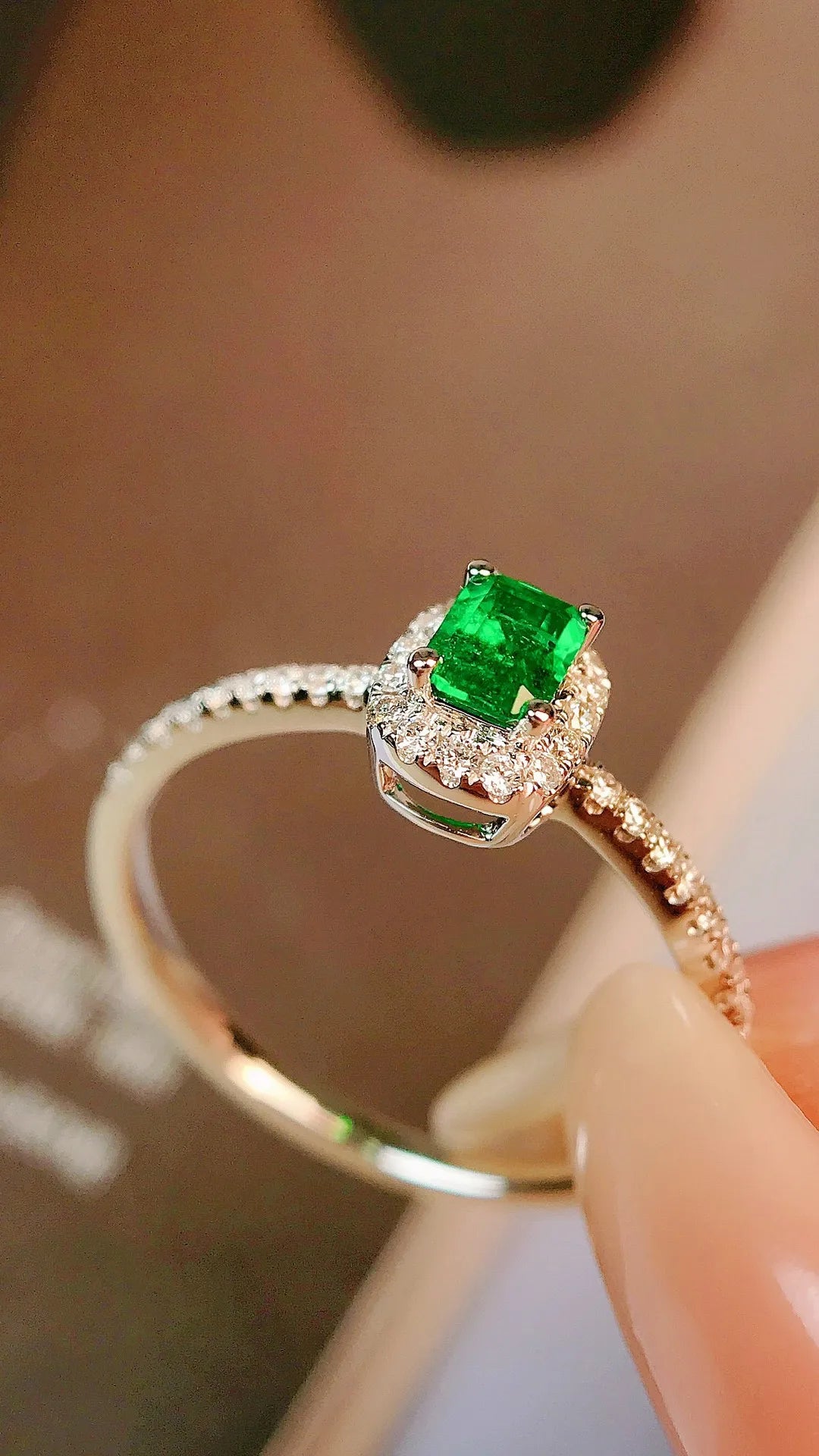 Ring 18K Gold 0.24ct Green Emerald Gemstones Diamonds Female's