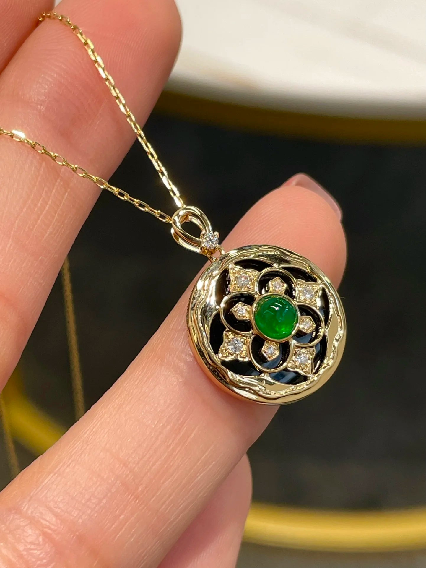 Pendant 18K Gold 0.20ct Green Emerald Gemstones Diamond Necklace for Women