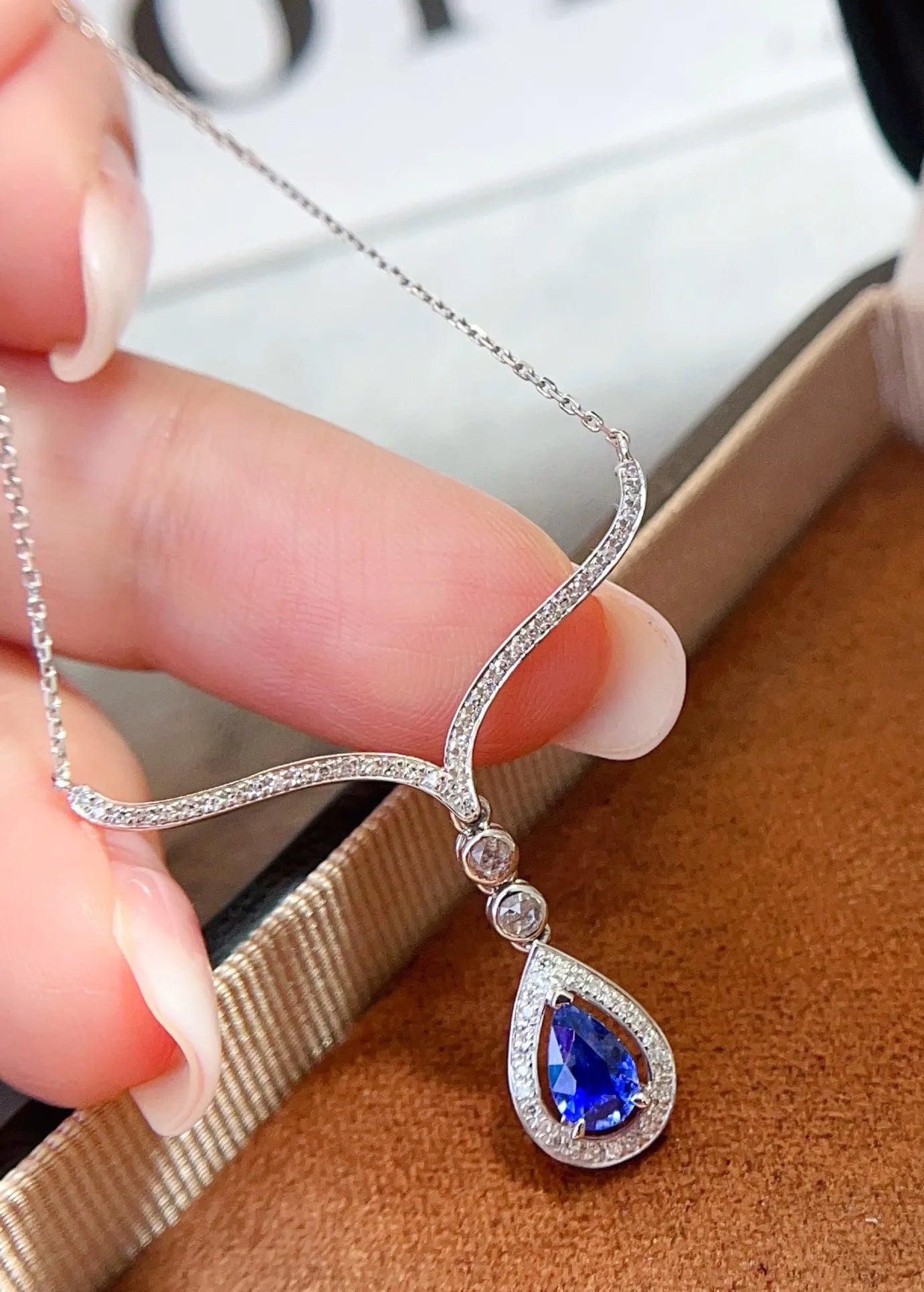 Necklace 18K White Gold 0.6ct Blue Sapphire Diamonds Pendant Female's