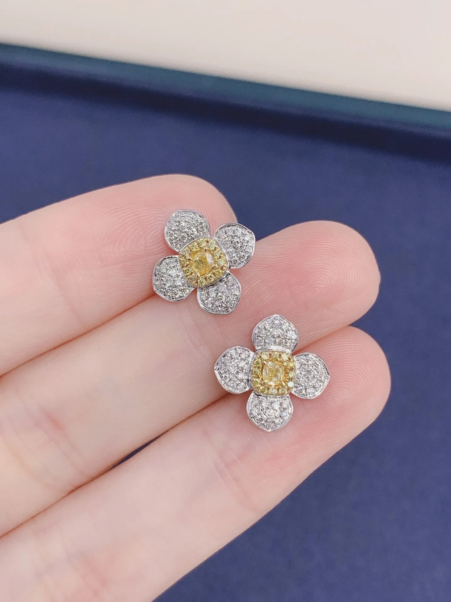 Earrings 18K Gold 0.26ct Yellow Diamonds Drop Female's Fine