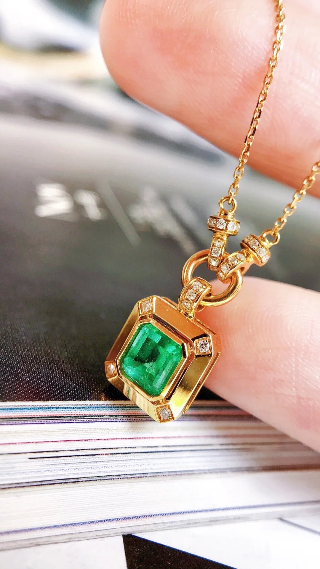 Necklace 18K Gold 0.53ct Green Emerald Diamonds Pendant Female's