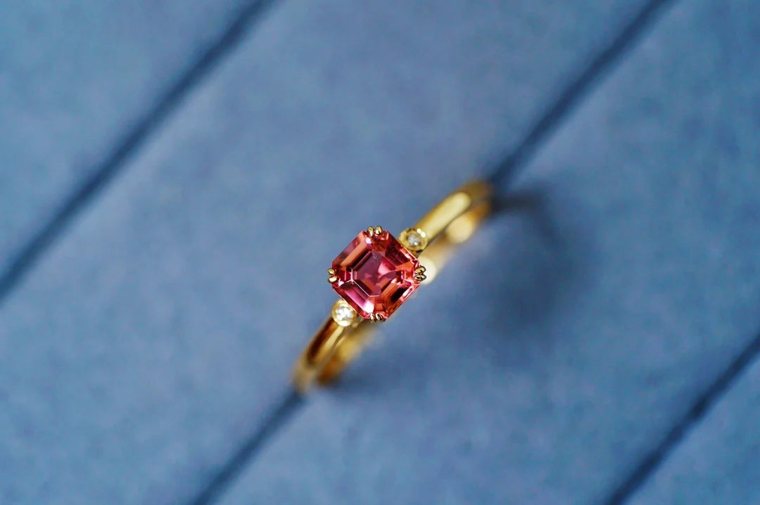 Ring 18K Gold 0.63ct Red Tourmaline Gemstones Diamonds Female