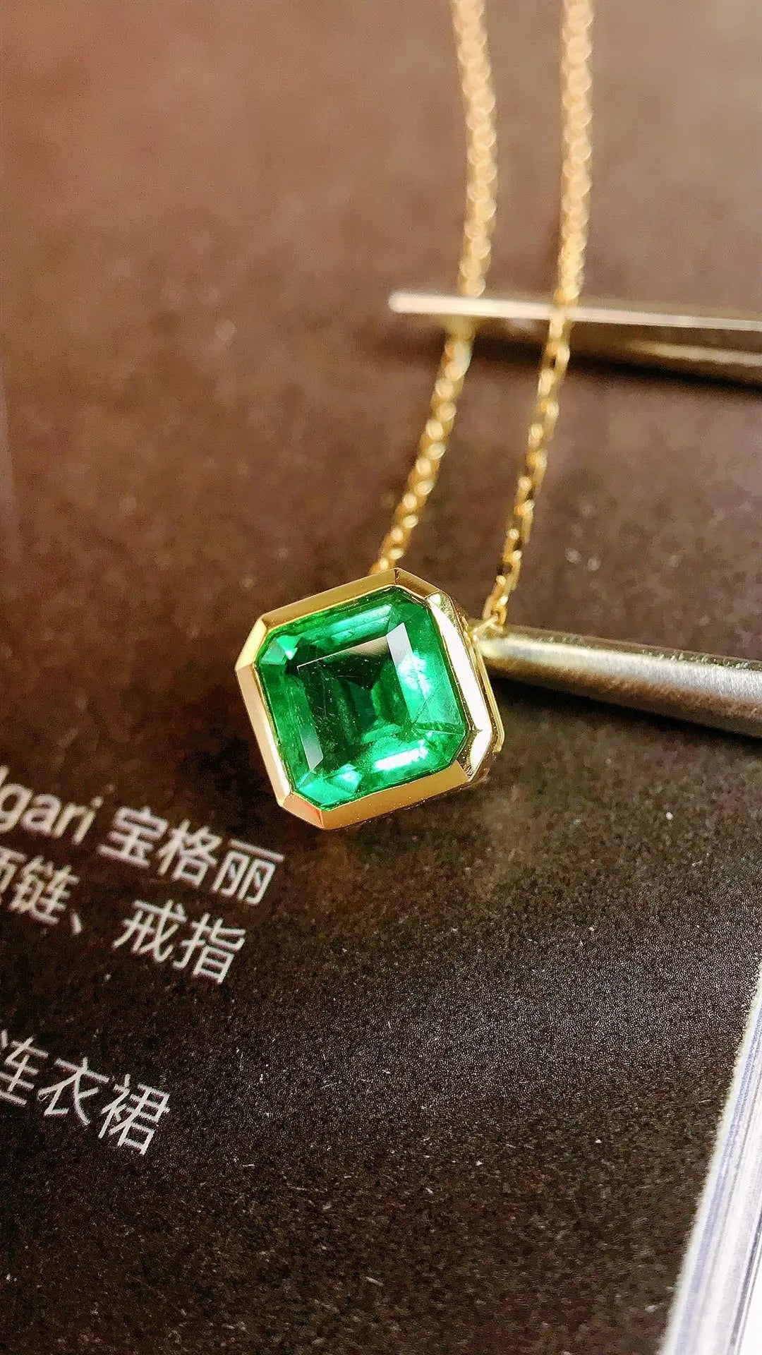 Necklace 18K Gold 0.84ct Green Emerald Diamonds Pendant Female's