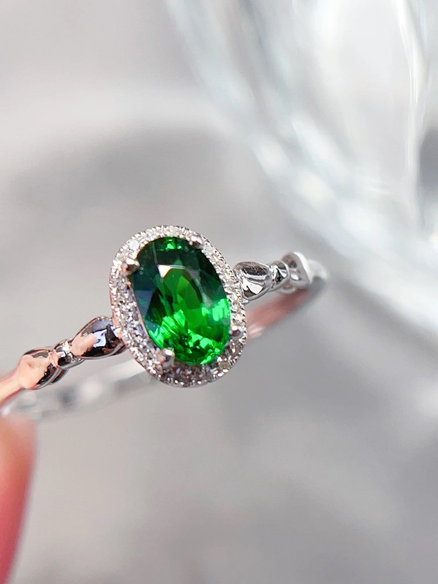 Ring 18K White Gold 0.7ct Tsavorite Gemstones Diamonds Female's