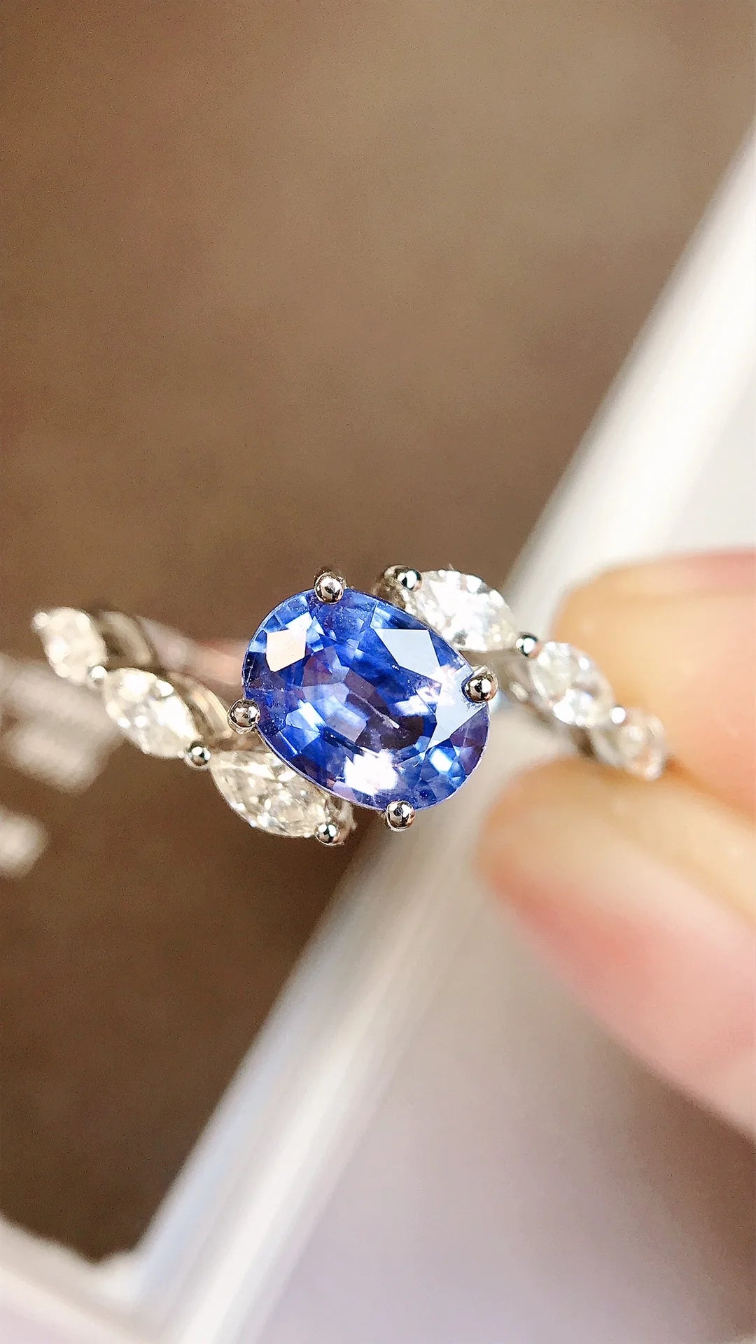 Ring 18K Gold 1.14ct Blue Sapphire Gemstones Diamonds Female's