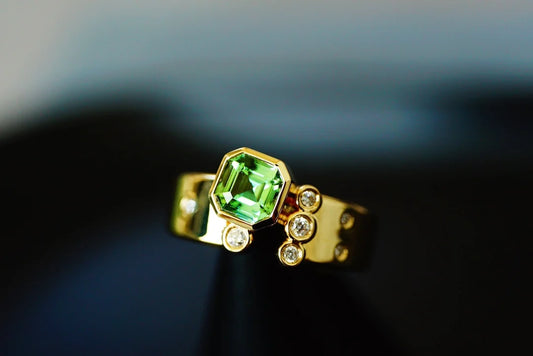 Ring 18K Gold 1ct Green Tourmaline Gemstones Diamonds Female