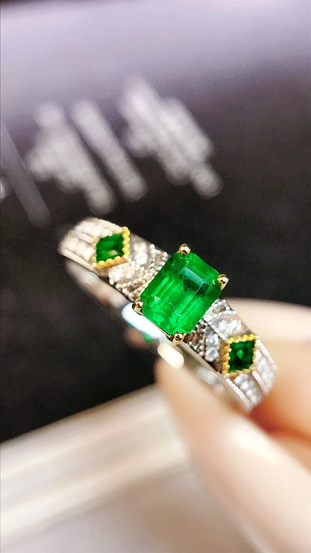 Ring 18K Gold 0.431ct Vivid Green Emerald Gemstones Men's Fine